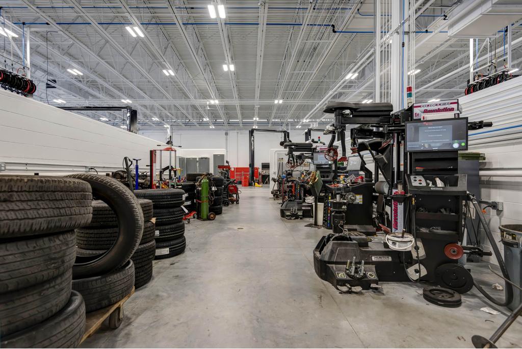 Dealership gallery photo 9